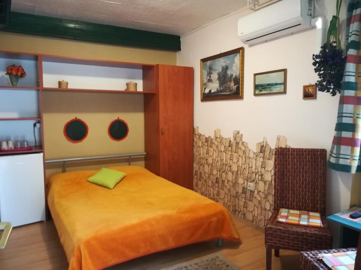 Castello Vendeg Es Apartmanhaz Егер Екстериор снимка