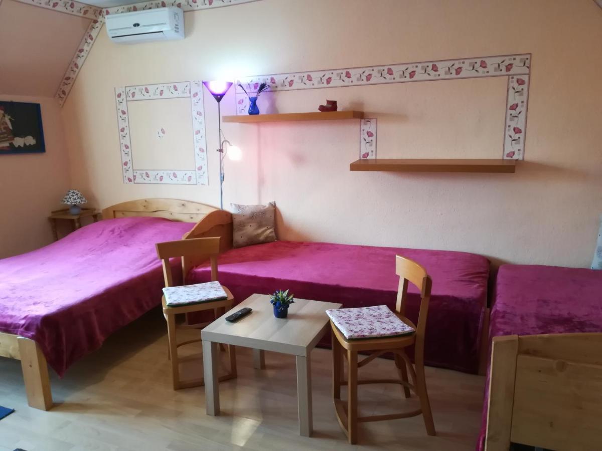 Castello Vendeg Es Apartmanhaz Егер Екстериор снимка