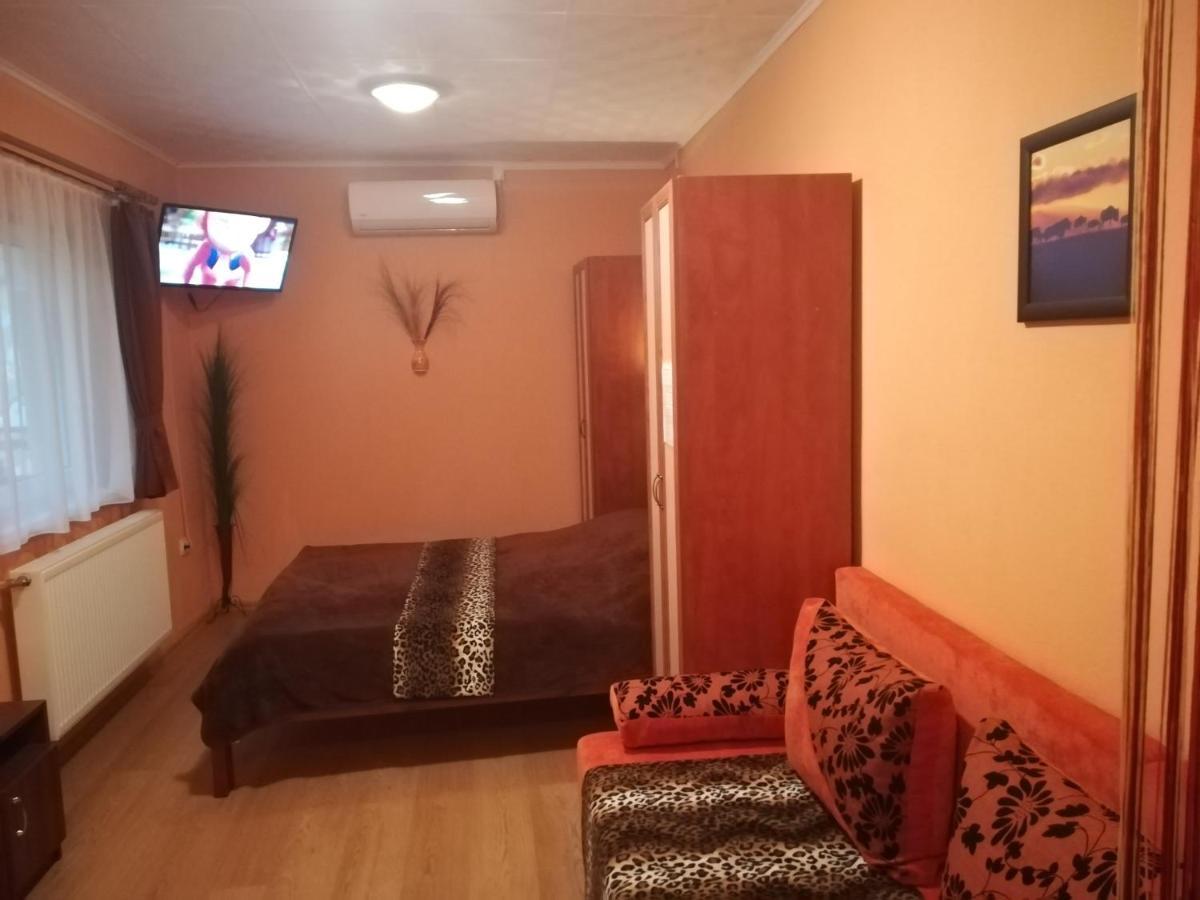 Castello Vendeg Es Apartmanhaz Егер Екстериор снимка