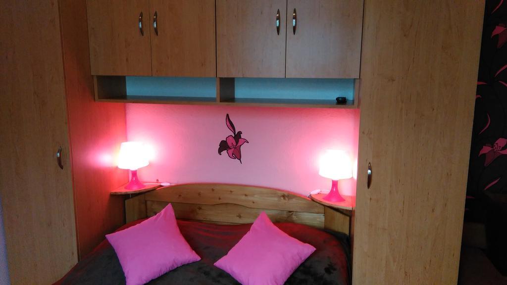 Castello Vendeg Es Apartmanhaz Егер Стая снимка