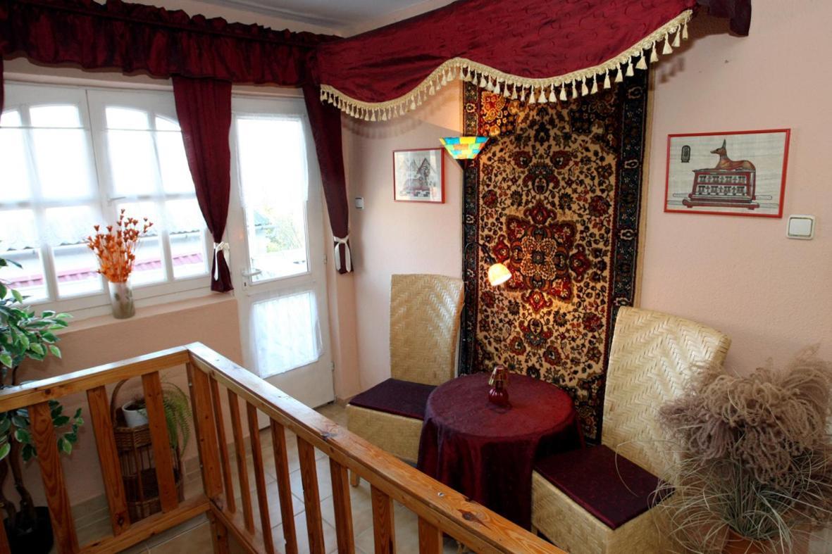 Castello Vendeg Es Apartmanhaz Егер Екстериор снимка
