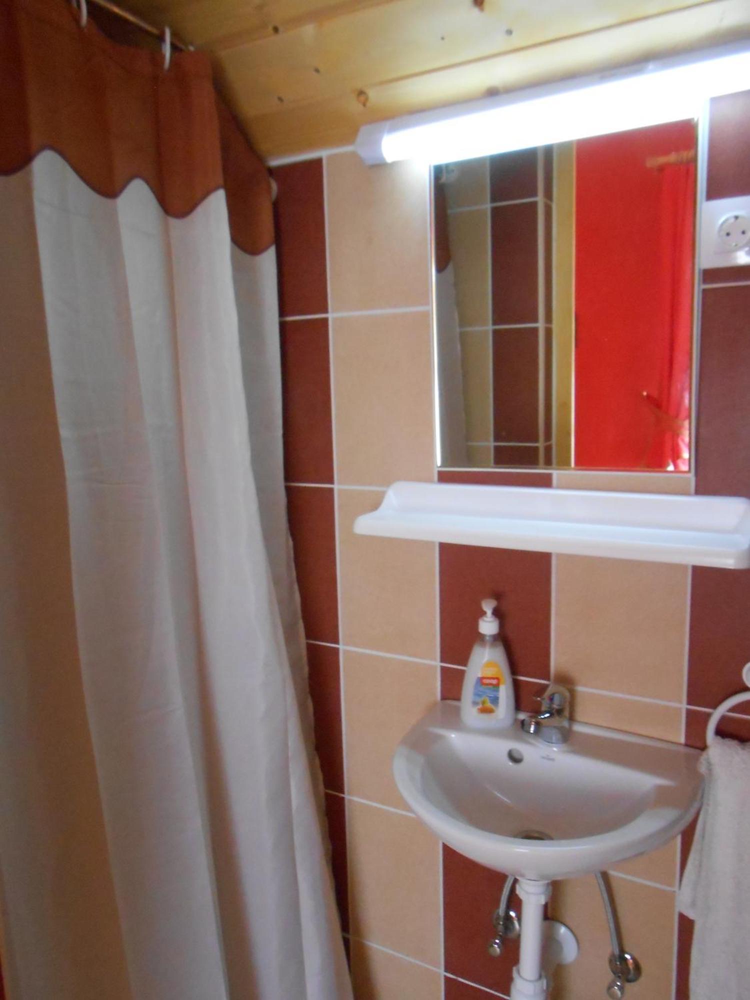 Castello Vendeg Es Apartmanhaz Егер Стая снимка