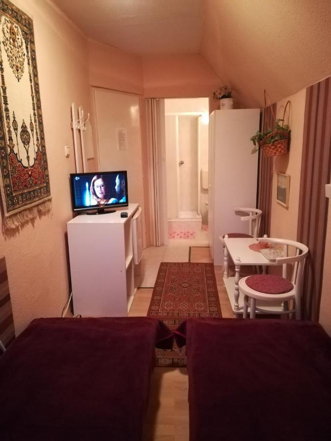 Castello Vendeg Es Apartmanhaz Егер Екстериор снимка